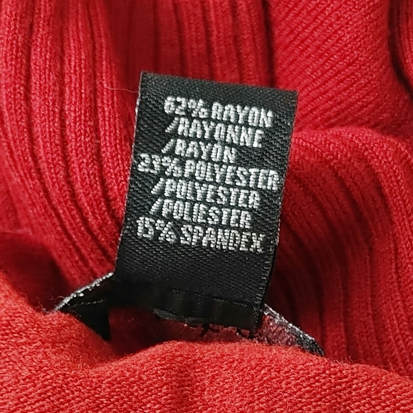 Seductions Rayon Blend Stretchy Red Top Sweater Scoop Neck 3/4 Sleeve Button M-L - Picture 7 of 12